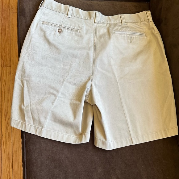 L.L.Bean Natural Fit Kaki Brown Shorts 100 % Cotton Sz 38 Pockets Thick Material - Picture 2 of 13